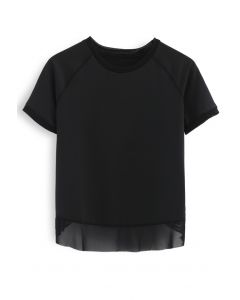 Camiseta liviana con inserción de malla con solapa entrecruzada en negro